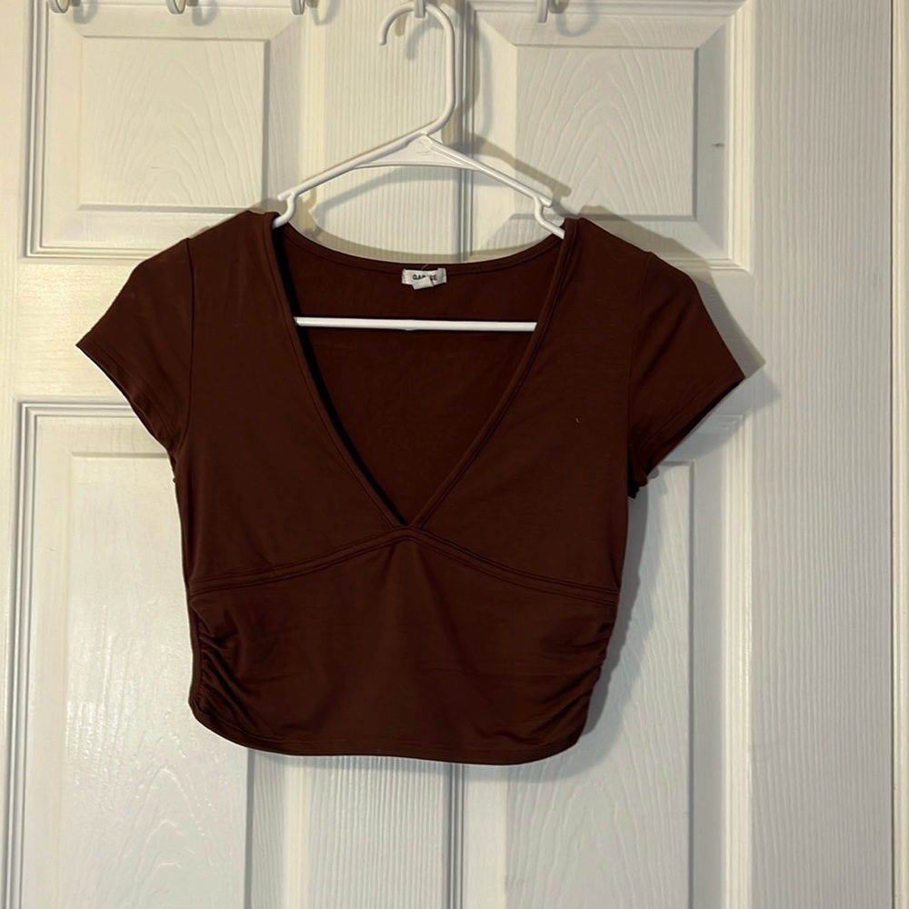garage brown crop tee